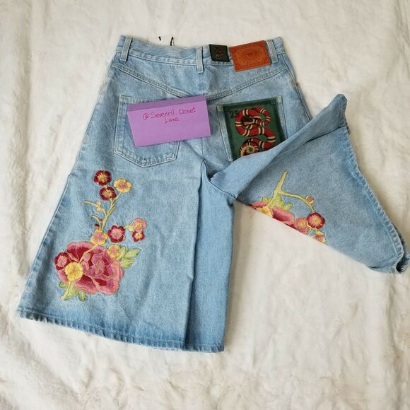 GUCCI Bermuda Denim Short Size 8 Soave Amore Wide Cut Embroidered NWT $1,980 - Picture 4 of 12